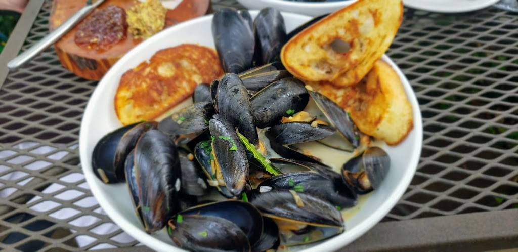 Saltus River Grill | restaurant | 802 Bay St ste c, Beaufort, SC 29902, USA | 8433793474 OR +1 843-379-3474