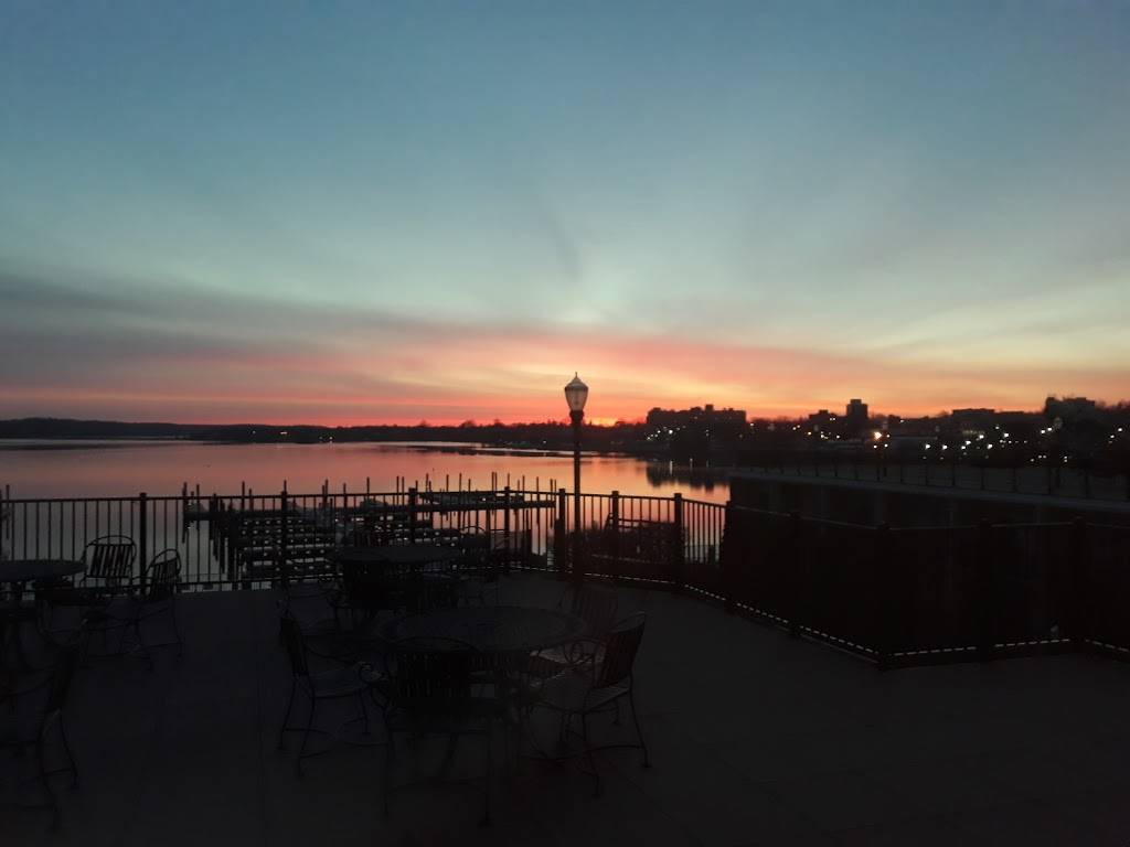 Molly Pitcher | restaurant | 88 Riverside Ave, Red Bank, NJ 07701, USA | 7327472500 OR +1 732-747-2500