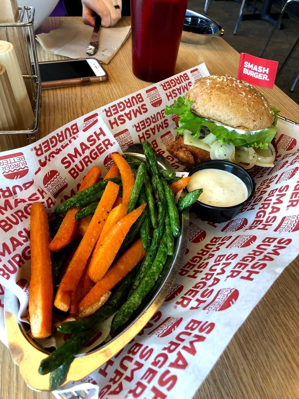 Smashburger | restaurant | 1 Rice Lake Square, Wheaton, IL 60189, USA | 6308713392 OR +1 630-871-3392