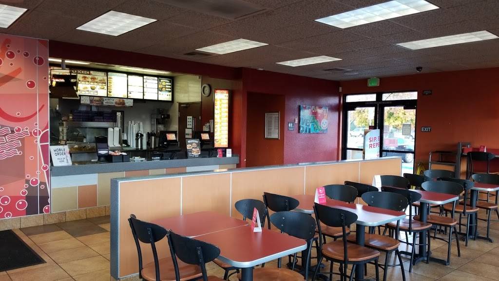 Jack in the Box | restaurant | 1001 Howe Ave, Sacramento, CA 95825, USA | 9166464670 OR +1 916-646-4670