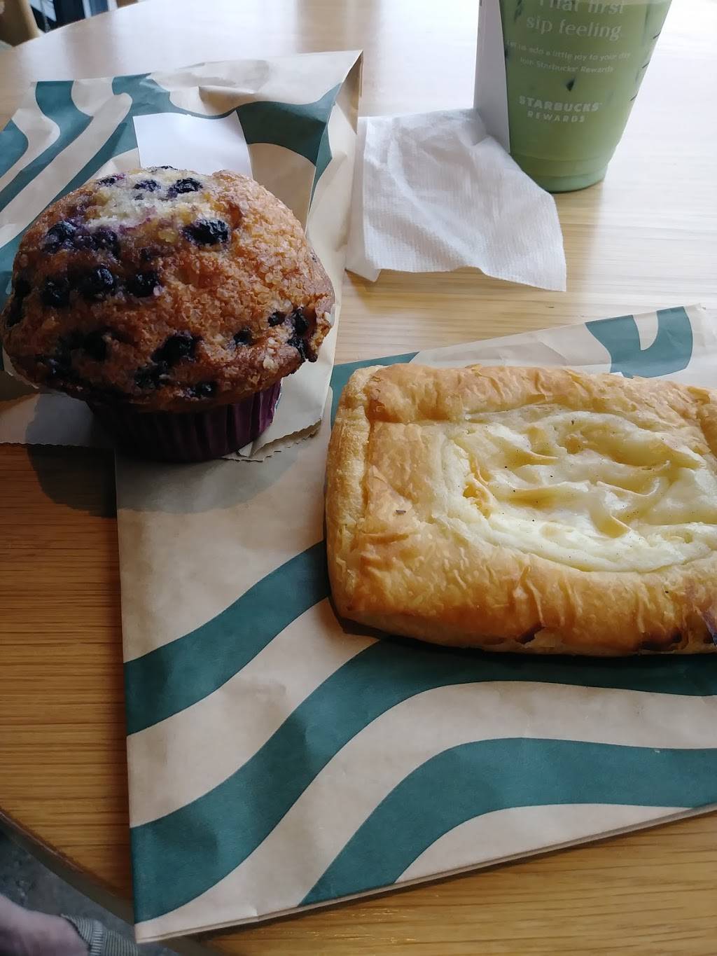 Starbucks | cafe | 725 81st Ave, Merrillville, IN 46410, USA | 2193844331 OR +1 219-384-4331