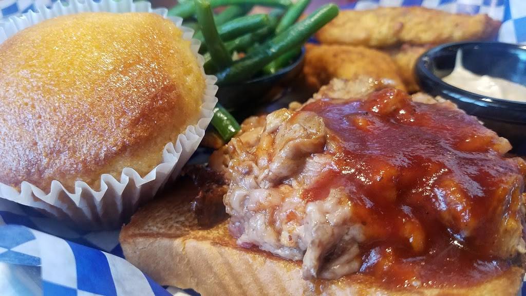 Famous Daves Bar-B-Que | restaurant | 2581 Packerland Dr, Green Bay, WI 54313, USA | 9208571267 OR +1 920-857-1267