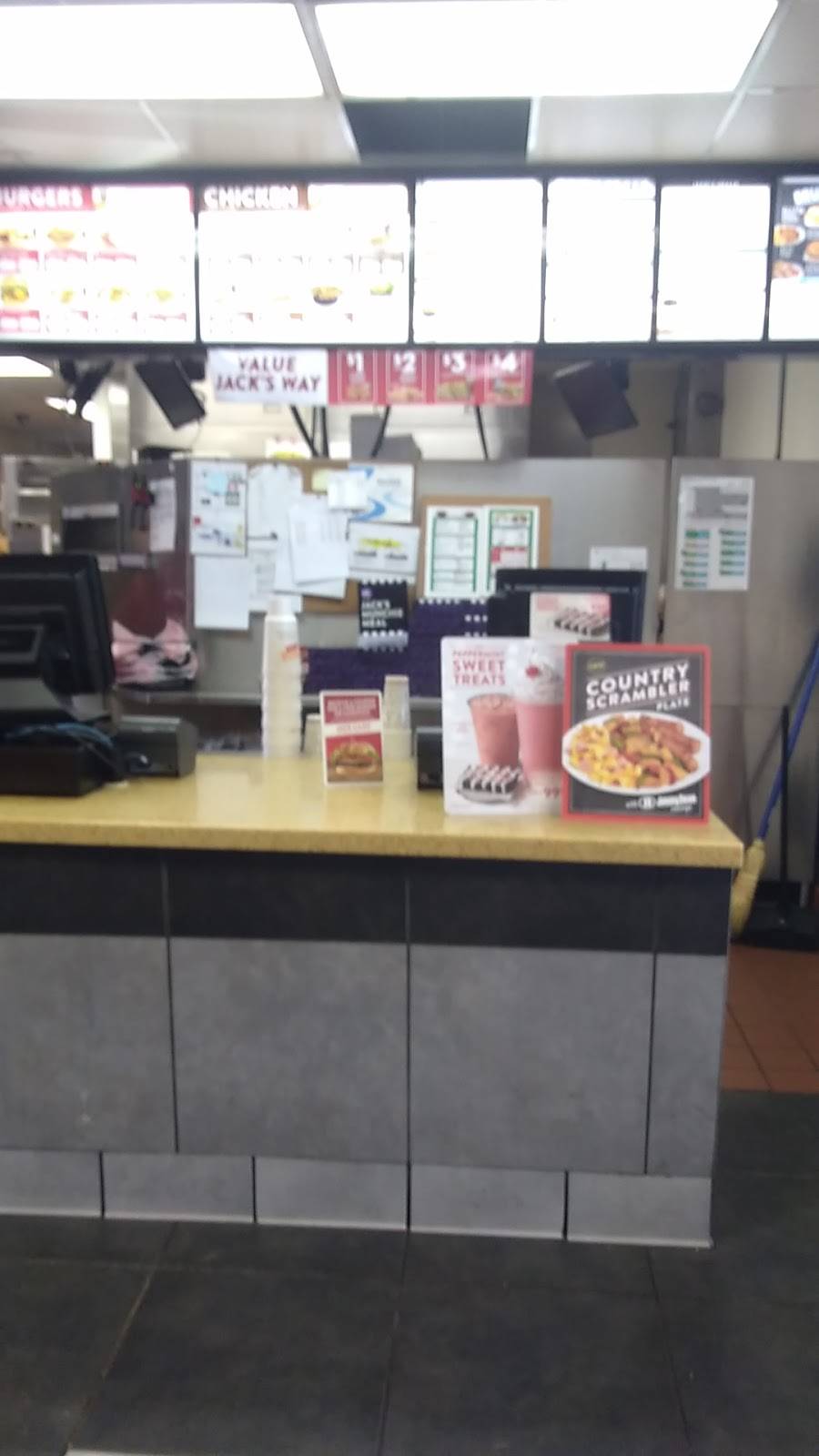 Jack in the Box | restaurant | 986 S Hwy Dr, Fenton, MO 63026, USA | 6363264084 OR +1 636-326-4084