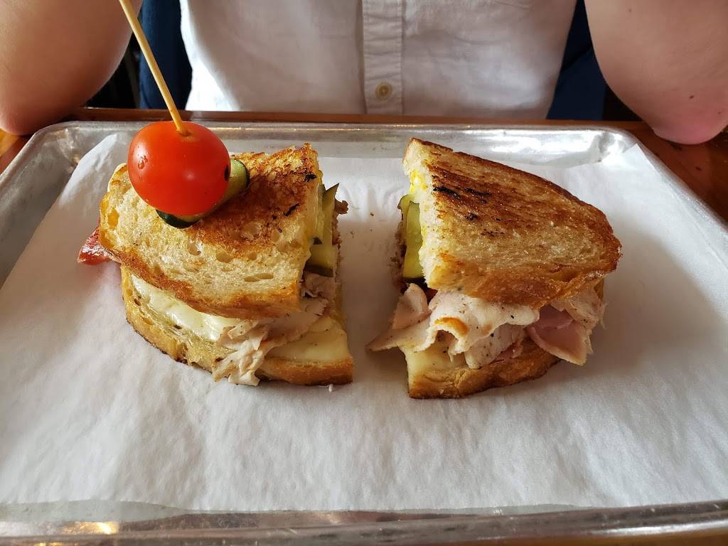 Dallas Grilled Cheese Co. (Bishop Arts) | restaurant | 310 W 7th St, Dallas, TX 75208, USA | 2149445515 OR +1 214-944-5515