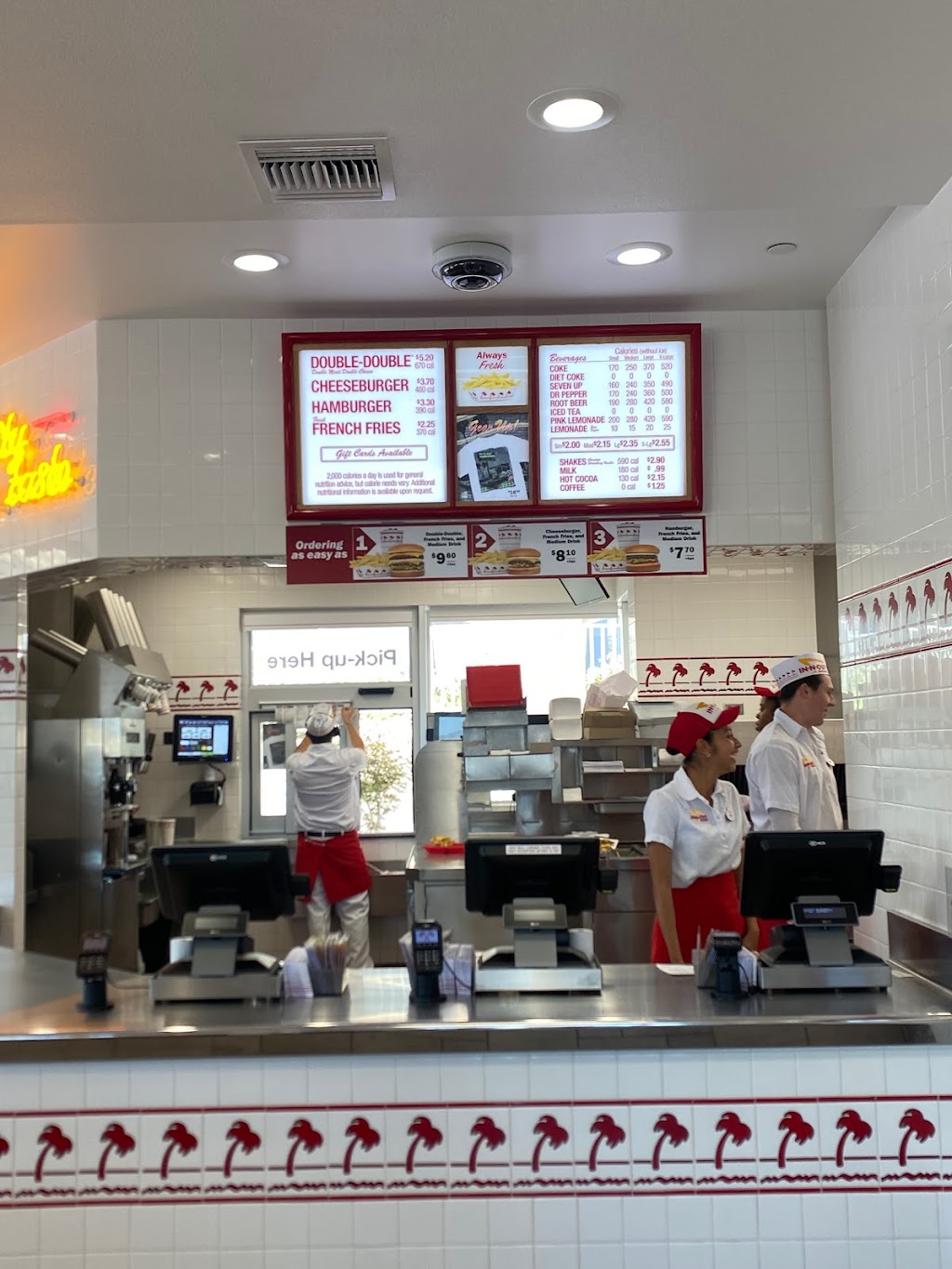 In-N-Out Burger | restaurant | 1810 Main Ct, Chula Vista, CA 91911, USA | 8007861000 OR +1 800-786-1000