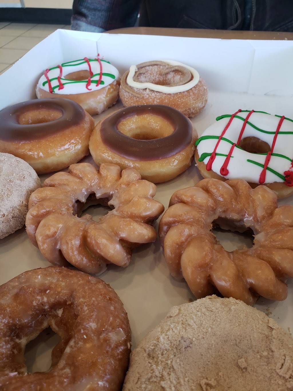 Krispy Kreme | bakery | 4074 Parkway, Pigeon Forge, TN 37863, USA | 8654283222 OR +1 865-428-3222