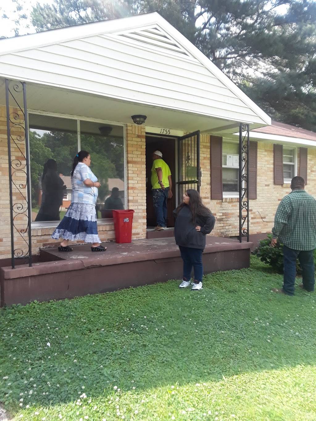 Las Cazuelas Bus Tacos | restaurant | Memphis, TN 38108, USA | 9012929855 OR +1 901-292-9855