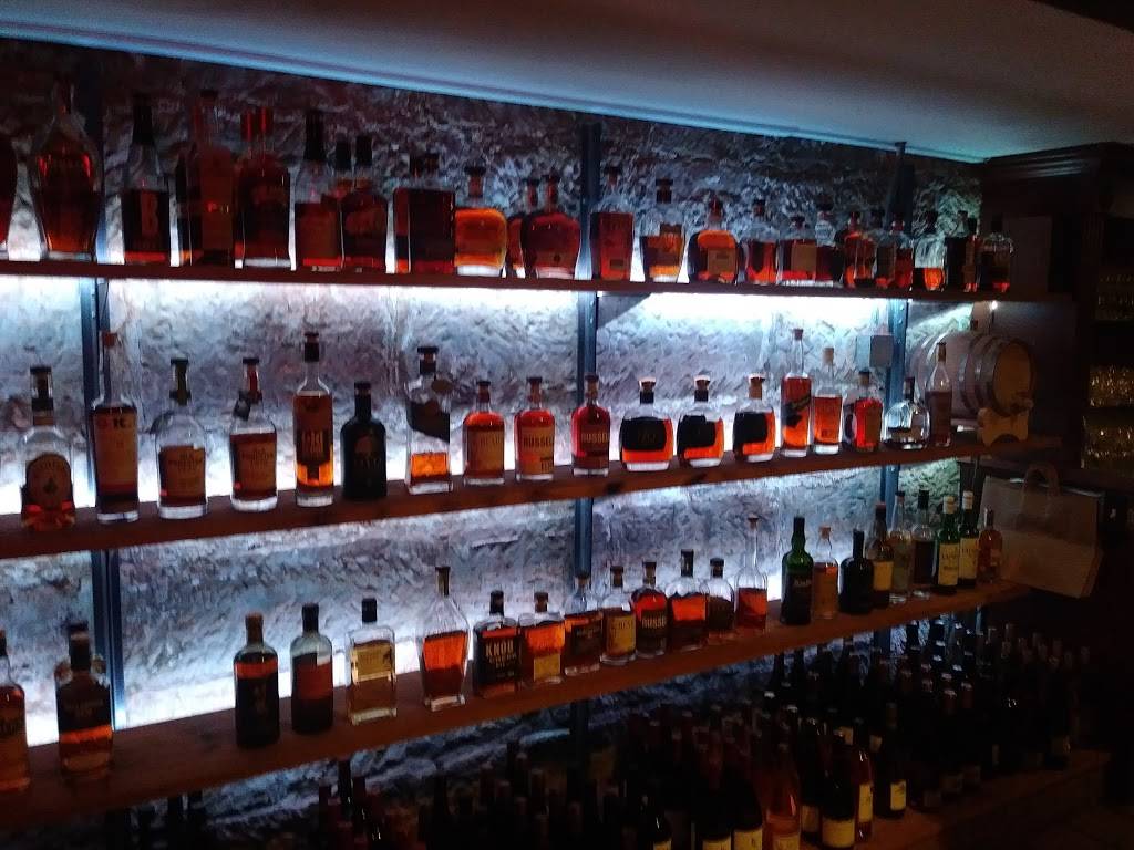 H2 Huth & Harris Wine Merchants | restaurant | 427 Tuscarawas St E, Canton, OH 44702, USA | 3308053212 OR +1 330-805-3212