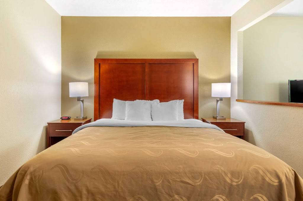 Quality Inn & Suites Olde Town | restaurant | 347 Effingham St, Portsmouth, VA 23704, USA | 7573977788 OR +1 757-397-7788