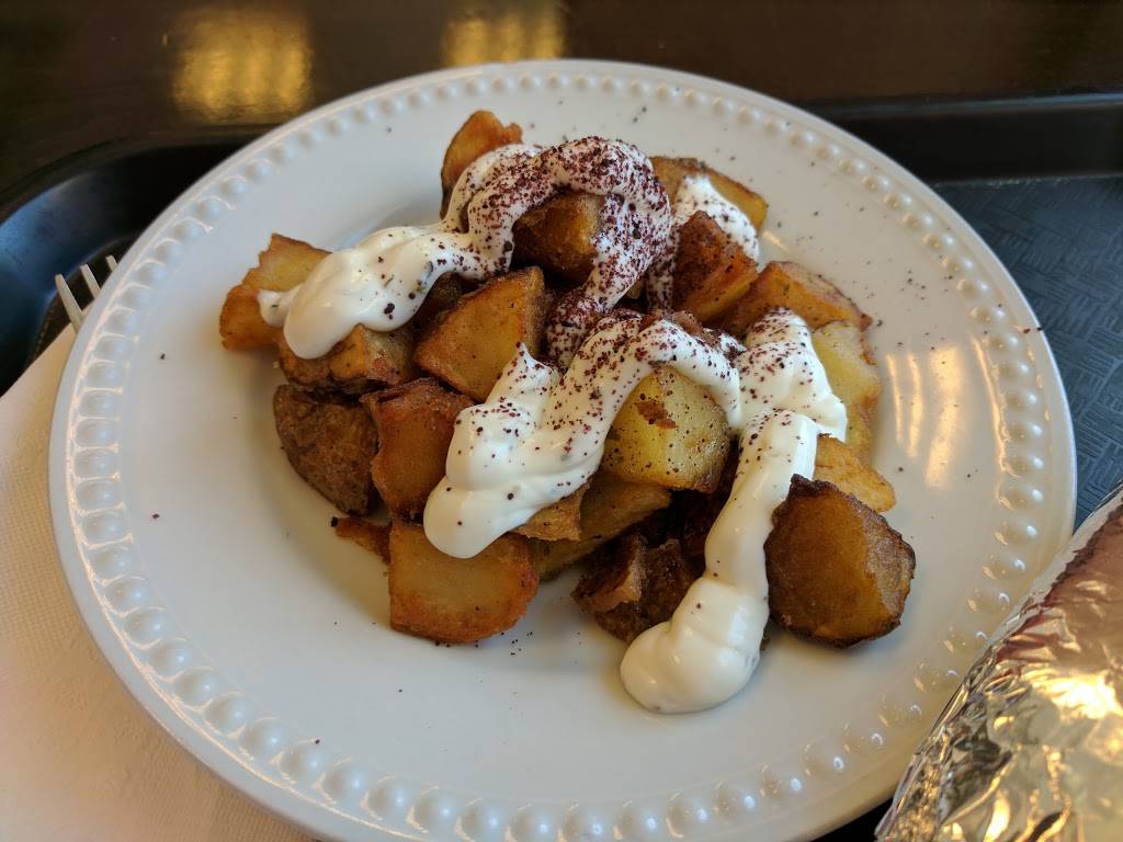 Qs Shawarma | restaurant | 1075 Martin Grove Rd, Etobicoke, ON M9W 4W6, Canada | 4162407712 OR +1 416-240-7712