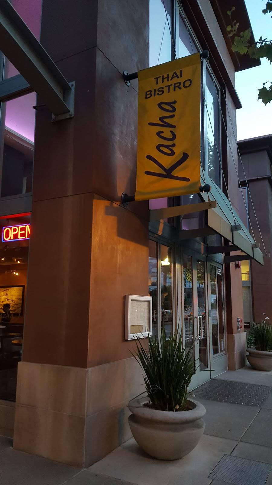 Kacha Thai Bistro | restaurant | 1665 Mt Diablo Blvd, Walnut Creek, CA 94596, USA | 9259889877 OR +1 925-988-9877