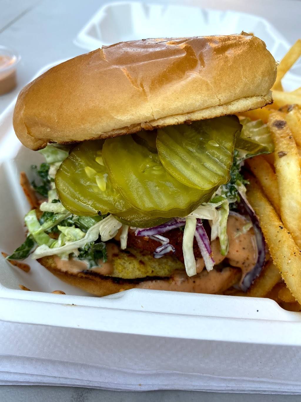 Lous Hot Chicken | restaurant | 811 Traction Ave, Los Angeles, CA 90013, USA | 4243940572 OR +1 424-394-0572