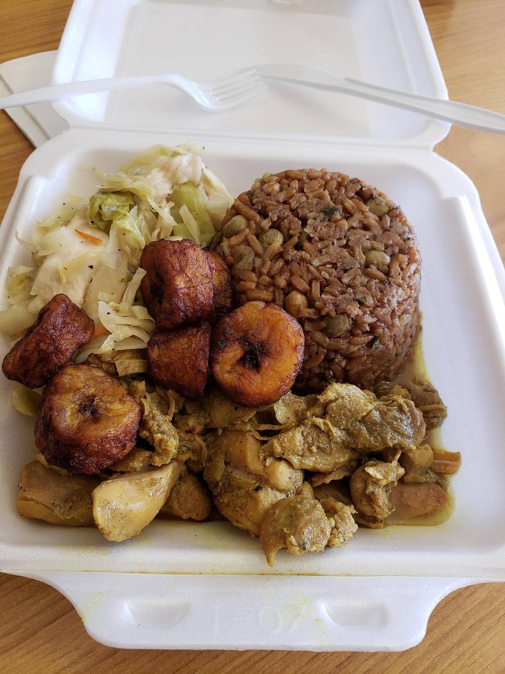 Bobby Bs Roti Shop | restaurant | 1176 Fairfield Ave, Bridgeport, CT 06605, USA | 2035405937 OR +1 203-540-5937