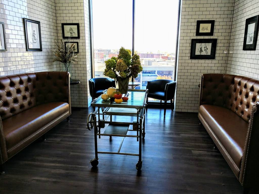 Ocean Blue Restaurant and Oyster Bar | restaurant | Landmarc Building, 118 Columbia St, Utica, NY 13502, USA | 3157352583 OR +1 315-735-2583