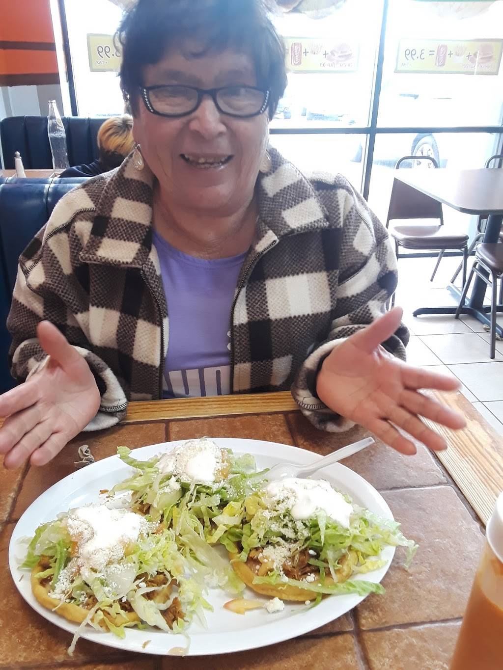 Tres Salsa | restaurant | 2725 S Buckner Blvd ste 100, Dallas, TX 75227, USA | 9728633799 OR +1 972-863-3799