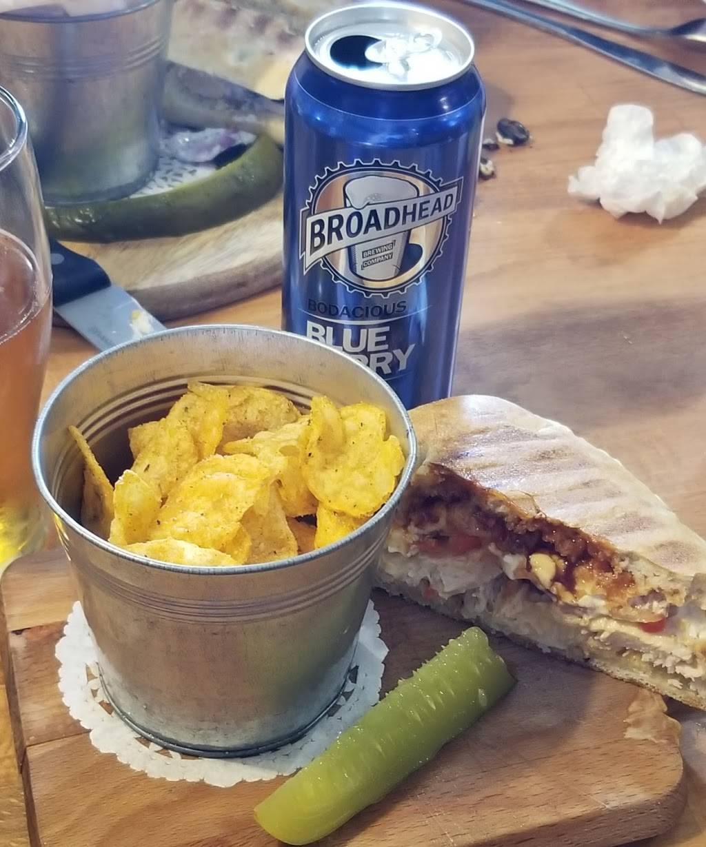 Café Whim | restaurant | 7 Russell St W, Smiths Falls, ON K7A 1N8, Canada | 6132833008 OR +1 613-283-3008