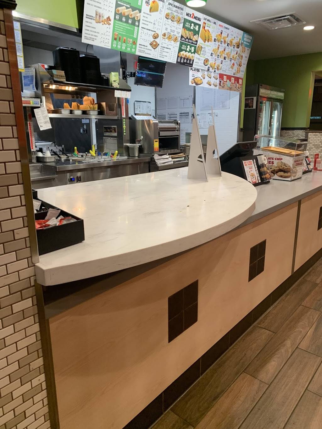 Del Taco | restaurant | 850 Mansell Rd, Roswell, GA 30076, USA | 6787959447 OR +1 678-795-9447