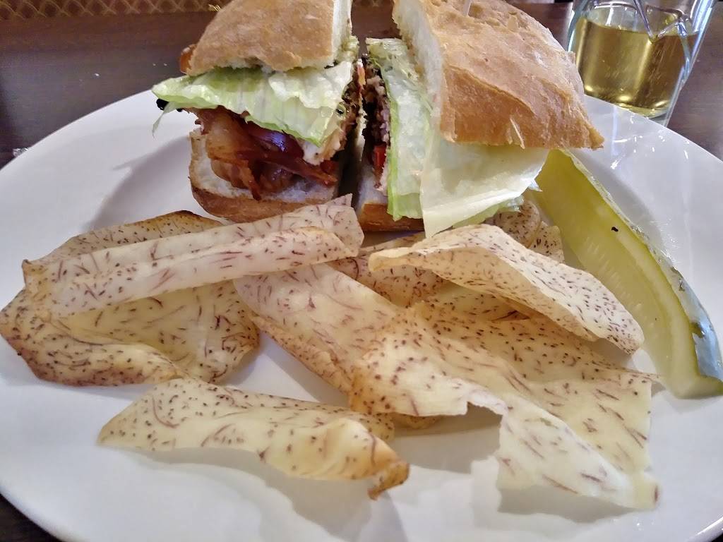 Chambers 19 Bistro & Bar | restaurant | 19 N Main St, Doylestown, PA 18901, USA | 2153481940 OR +1 215-348-1940