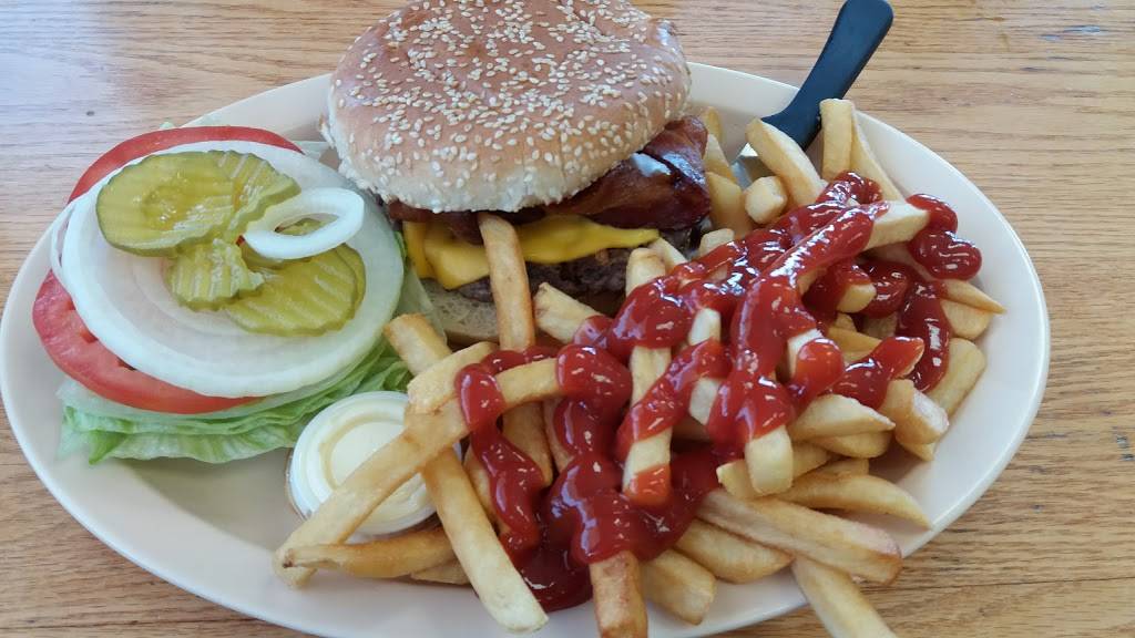 Mias Country Kitchen | restaurant | 3323 W Florida Ave, Hemet, CA 92545, USA | 9516521469 OR +1 951-652-1469