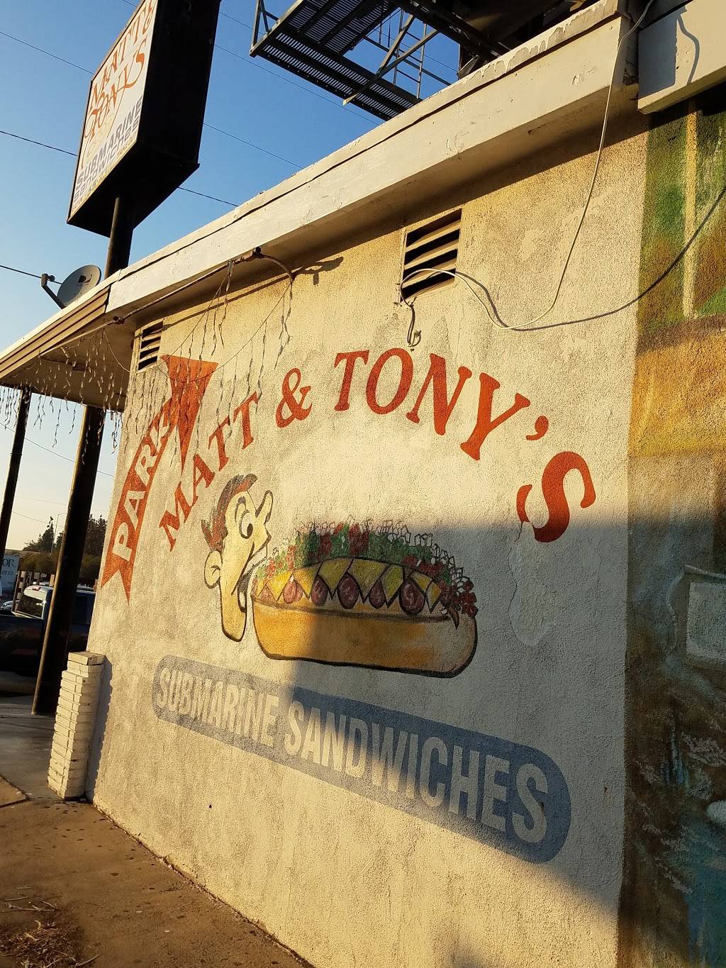 Matt & Tonys | restaurant | 10710 Sepulveda Blvd, Mission Hills, CA 91345, USA | 8183652310 OR +1 818-365-2310
