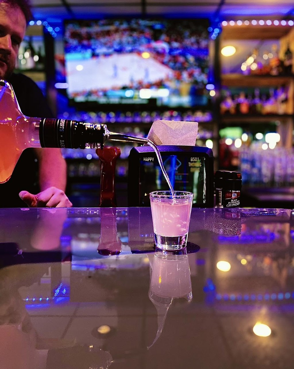 Neons Beach Shack | restaurant | 8501 Thomas Dr, Panama City Beach, FL 32408, USA | 8505887620 OR +1 850-588-7620