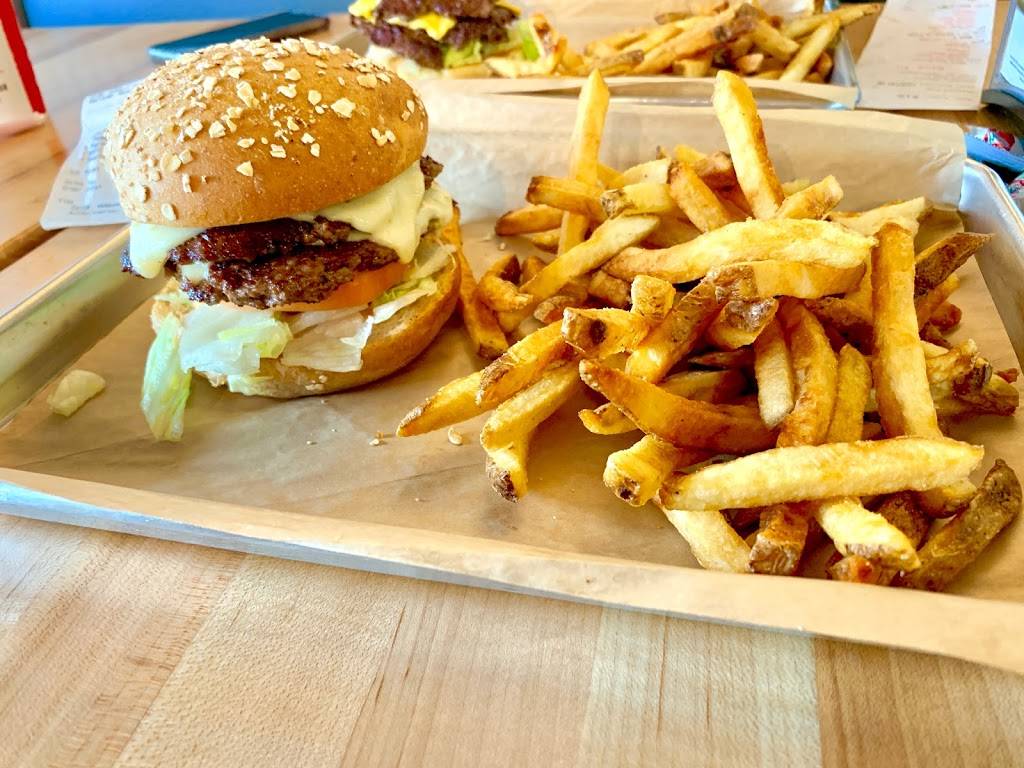 MOOYAH Burgers, Fries and Shakes | restaurant | 321 School St Suite 140, Mansfield, MA 02048, USA | 5086183095 OR +1 508-618-3095