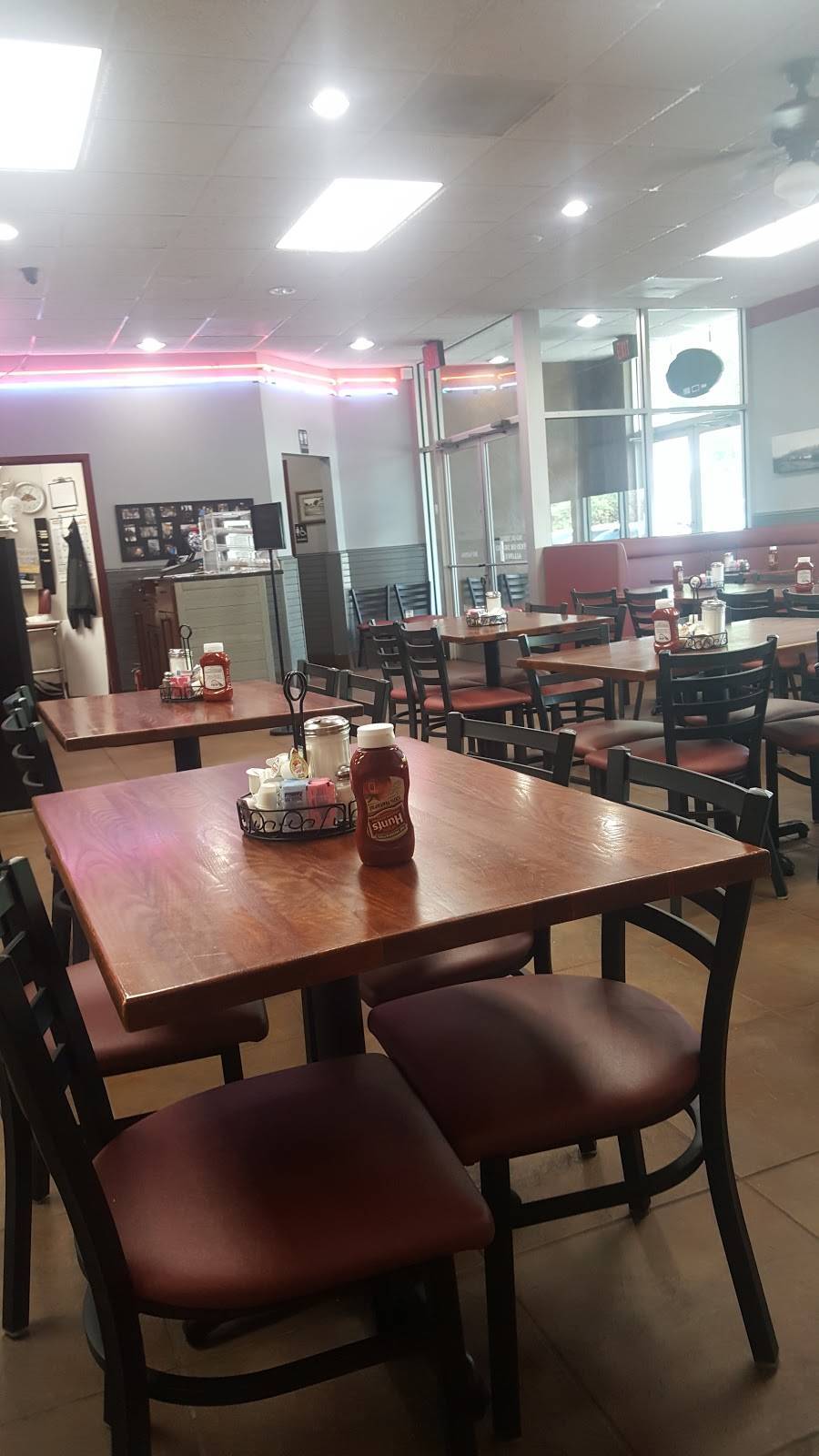 East 74 Restaurant | restaurant | 10915 Monroe Rd, Matthews, NC 28105, USA | 7048475035 OR +1 704-847-5035