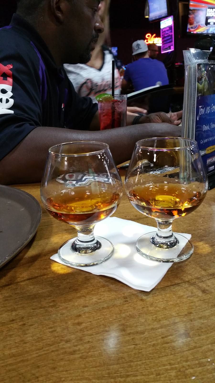 Sidelines Sports Bar & Grill | restaurant | 105 Chesapeake Center Ct, Glen Burnie, MD 21060, USA | 4107687790 OR +1 410-768-7790