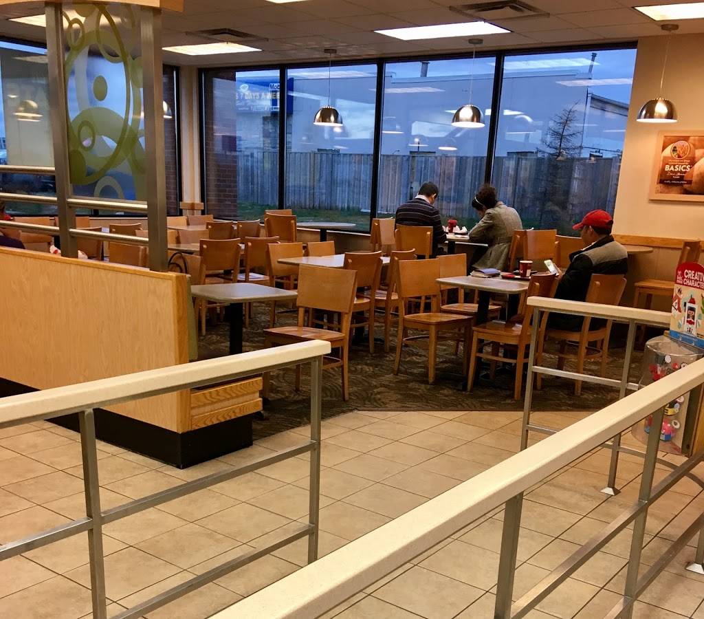 Wendys | restaurant | 6585 Airport Rd, Mississauga, ON L4V 1E5, Canada | 9056787846 OR +1 905-678-7846