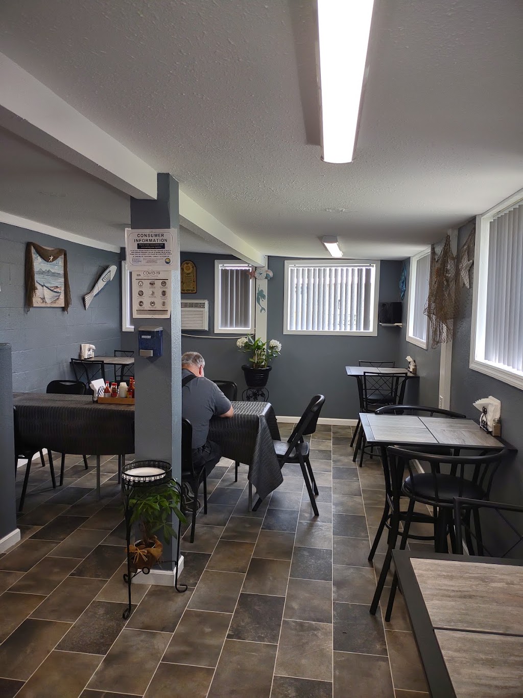 Garrett Oyster Bar | restaurant | 16039 SE River St, Blountstown, FL 32424, USA | 8506744400 OR +1 850-674-4400