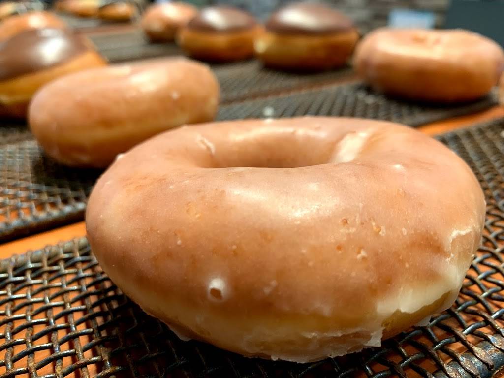 Krispy Kreme | bakery | 5205 Airways Blvd Suite 917, Southaven, MS 38671, USA | 6623493324 OR +1 662-349-3324