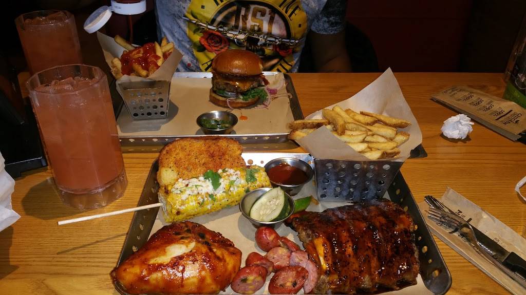 Chilis Grill & Bar | meal takeaway | 2000 Norwich-New London Turnpike, Uncasville, CT 06382, USA | 8608481114 OR +1 860-848-1114