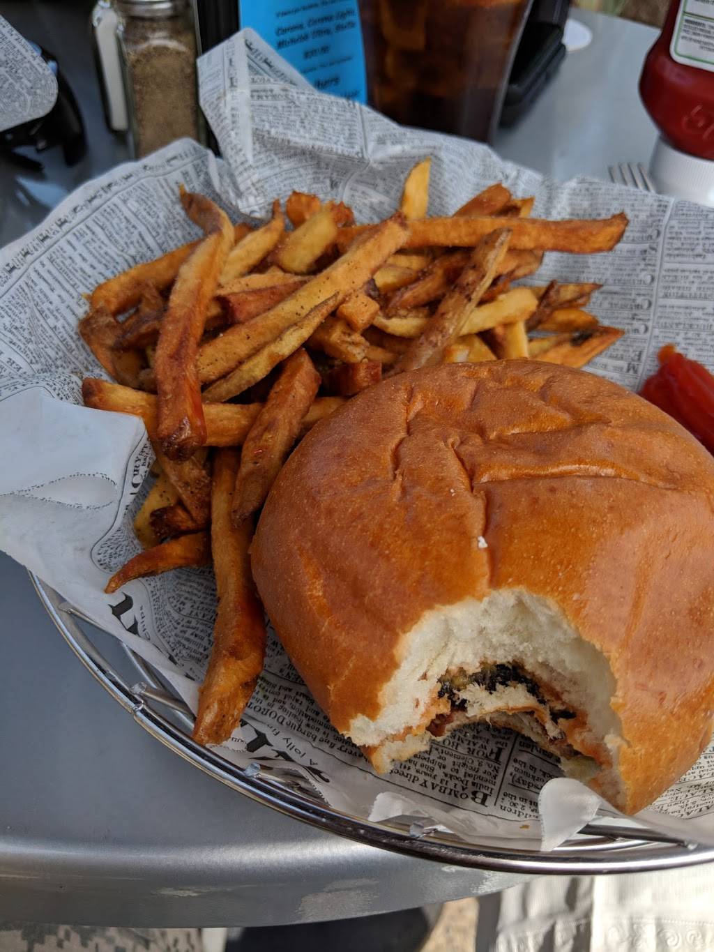 Friendly Reds | restaurant | 22 Haverhill Rd, Windham, NH 03087, USA | 6034377251 OR +1 603-437-7251