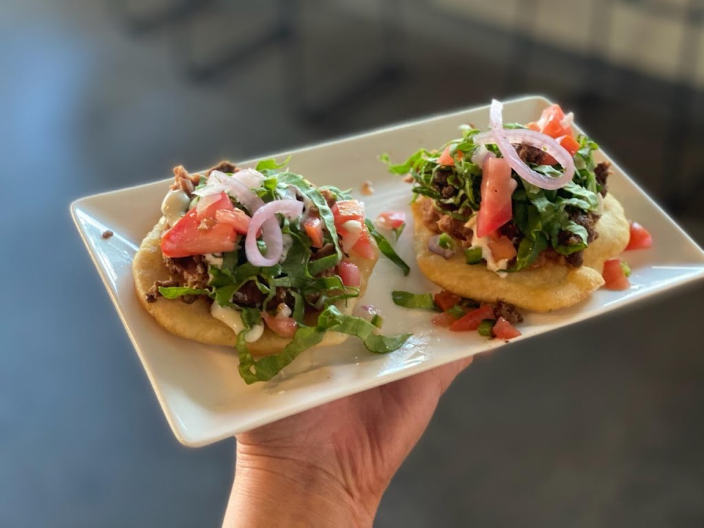 Cairde Public House & Bar | restaurant | 701 5th Ave N #100, Seattle, WA 98109, USA | 2062574217 OR +1 206-257-4217