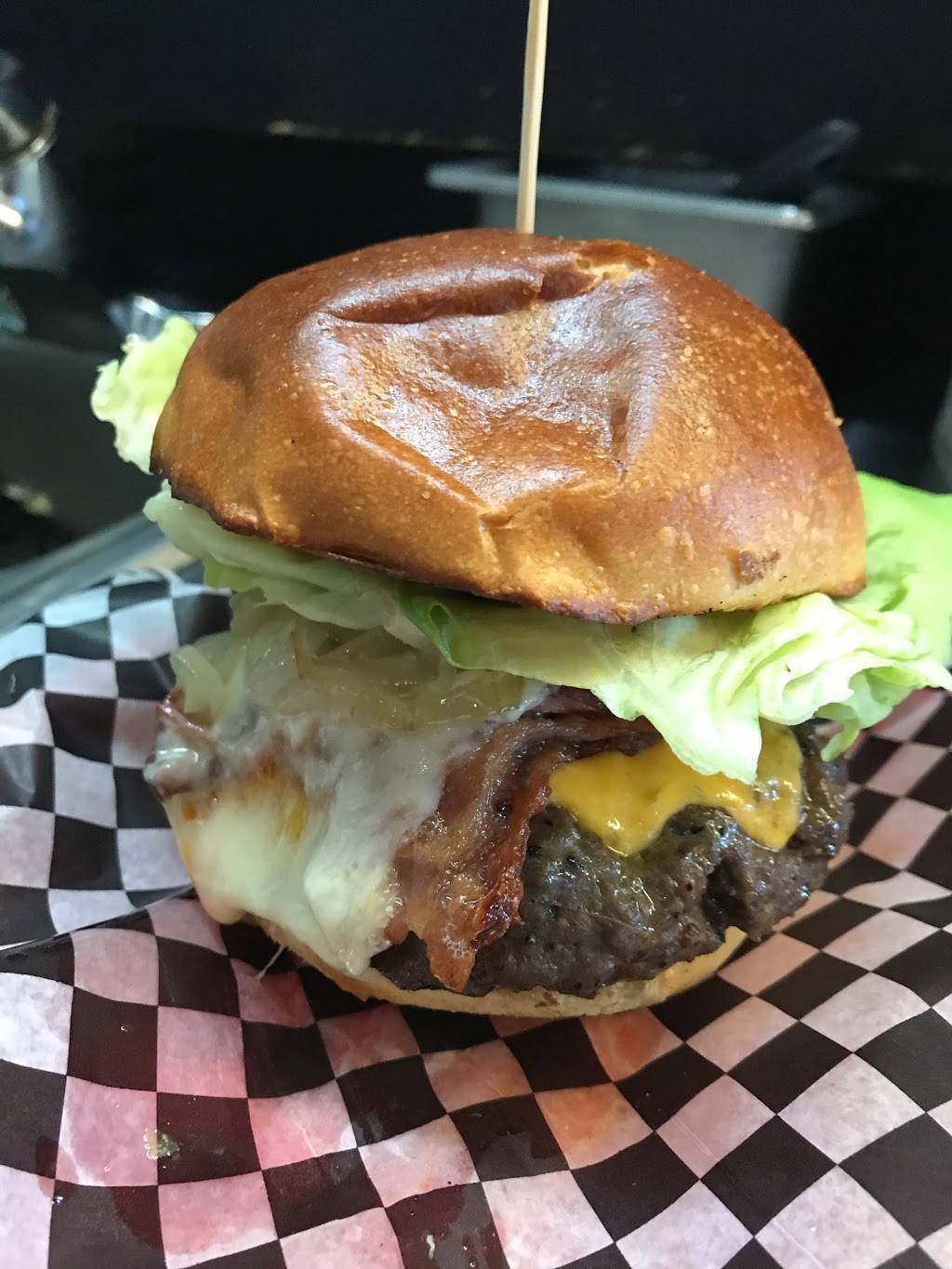 Mommaz Boyz | restaurant | 454 First Ave, Welland, ON L3C 6A7, Canada | 9057358388 OR +1 905-735-8388