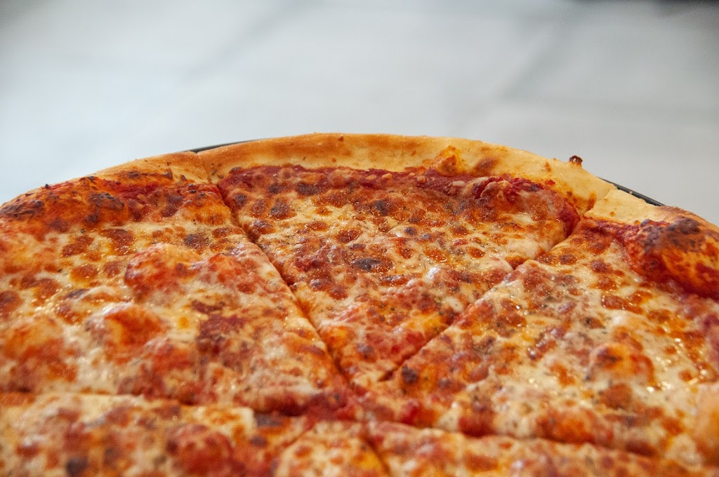 Rias Pizzeria | restaurant | 60 W Main St, Norton, MA 02766, USA | 5082701592 OR +1 508-270-1592