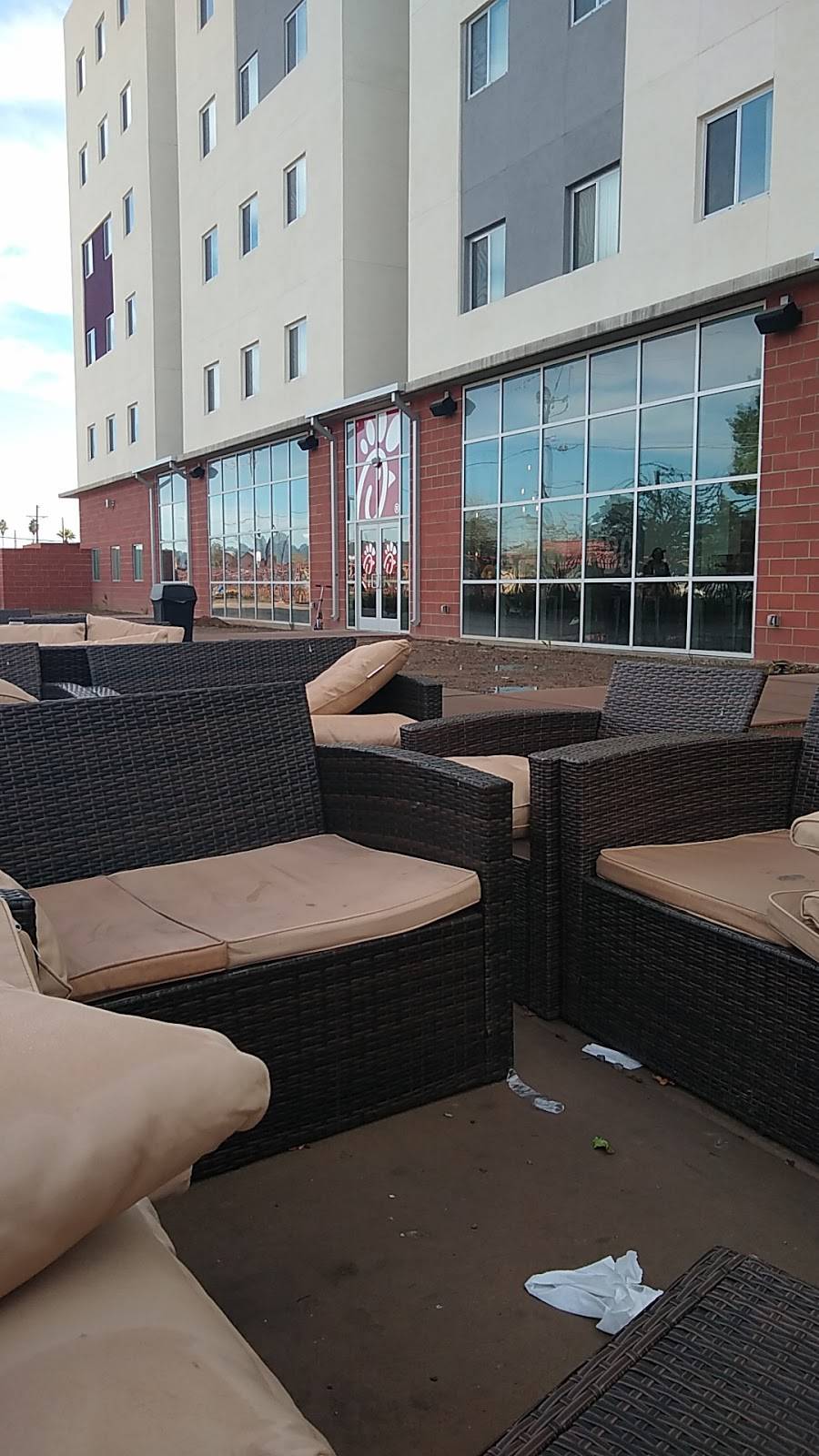 Chick-fil-A | restaurant | Diamondback Apartments, 2945 W Colter St, Phoenix, AZ 85017, USA | 6026397211 OR +1 602-639-7211