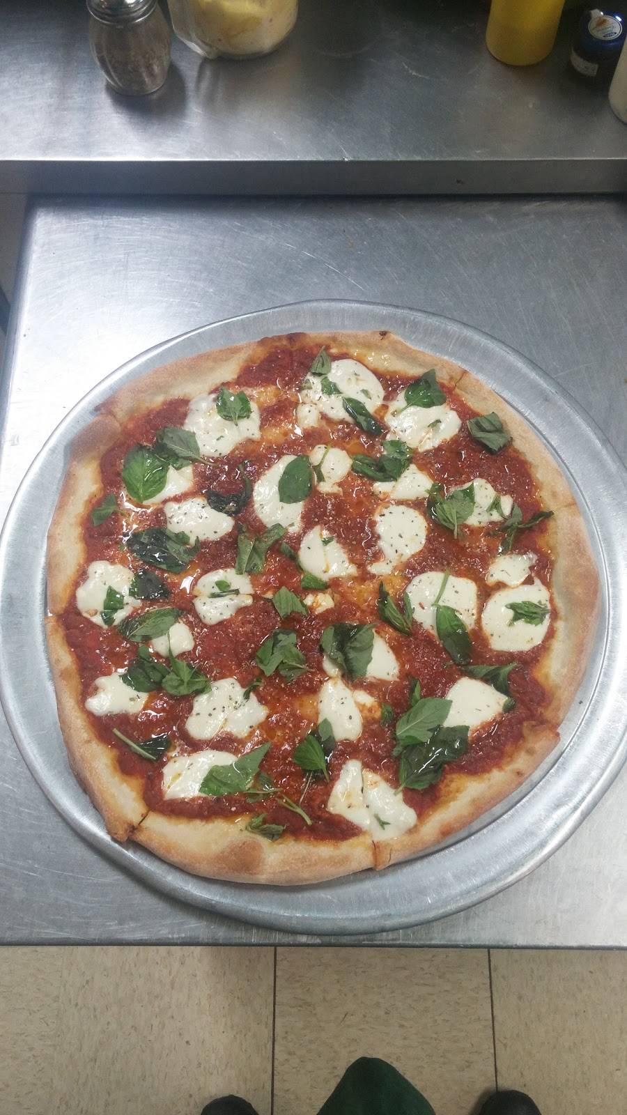 Classic Pizza | restaurant | 112 St Claire Pl #102, Stevensville, MD 21666, USA | 4106437533 OR +1 410-643-7533