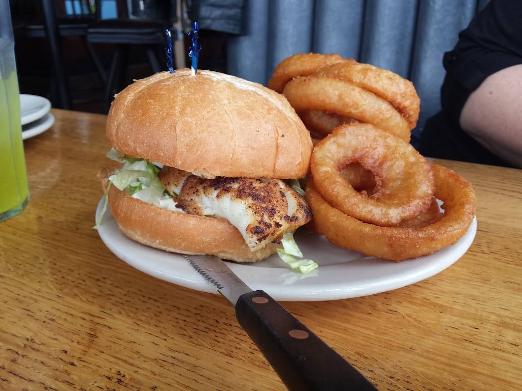 Tugboat Annies | restaurant | 2100 W Bay Dr NW, Olympia, WA 98502, USA | 3609431850 OR +1 360-943-1850