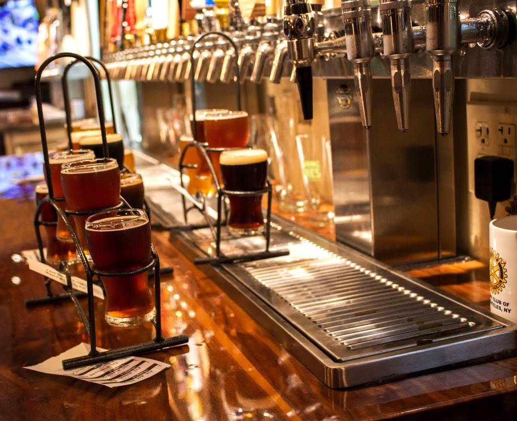 Finger Lakes On Tap | restaurant | 35 Fennell St, Skaneateles, NY 13152, USA | 3156859600 OR +1 315-685-9600