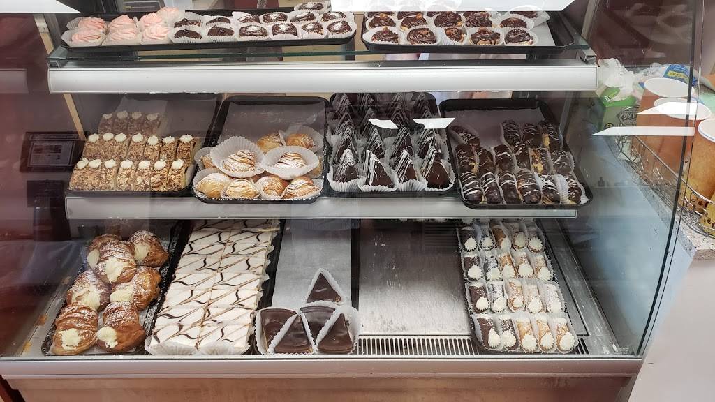 Rossis Italian Bakery | bakery | 647 US-1, York, ME 03909, USA | 2073518412 OR +1 207-351-8412