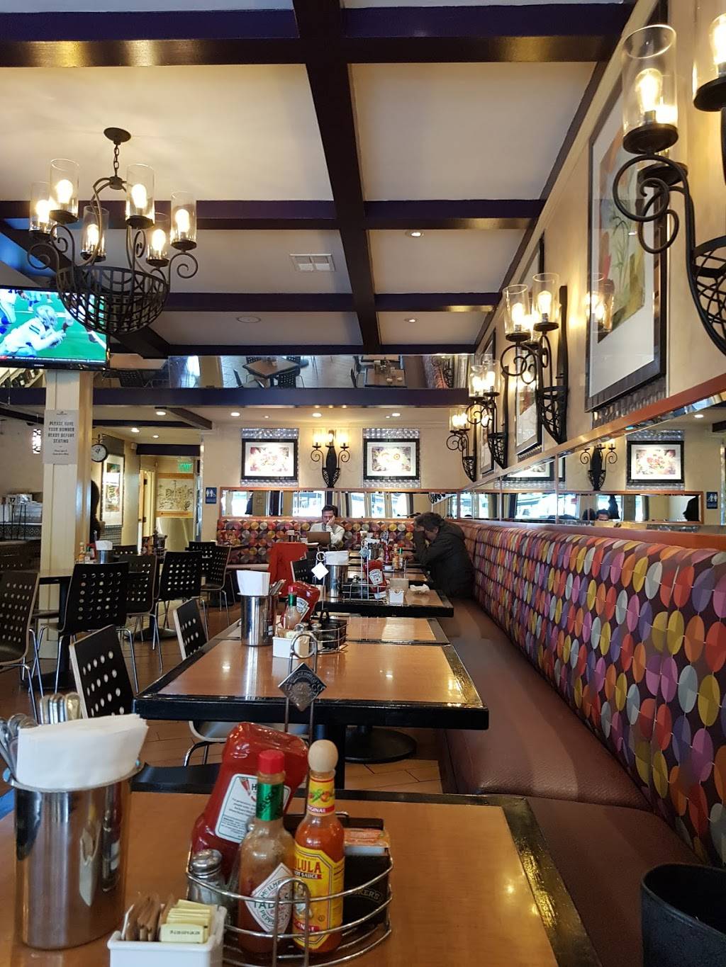 Squat & Gobble Cafe | cafe | 2263 Chestnut St, San Francisco, CA 94123, USA | 4154412200 OR +1 415-441-2200