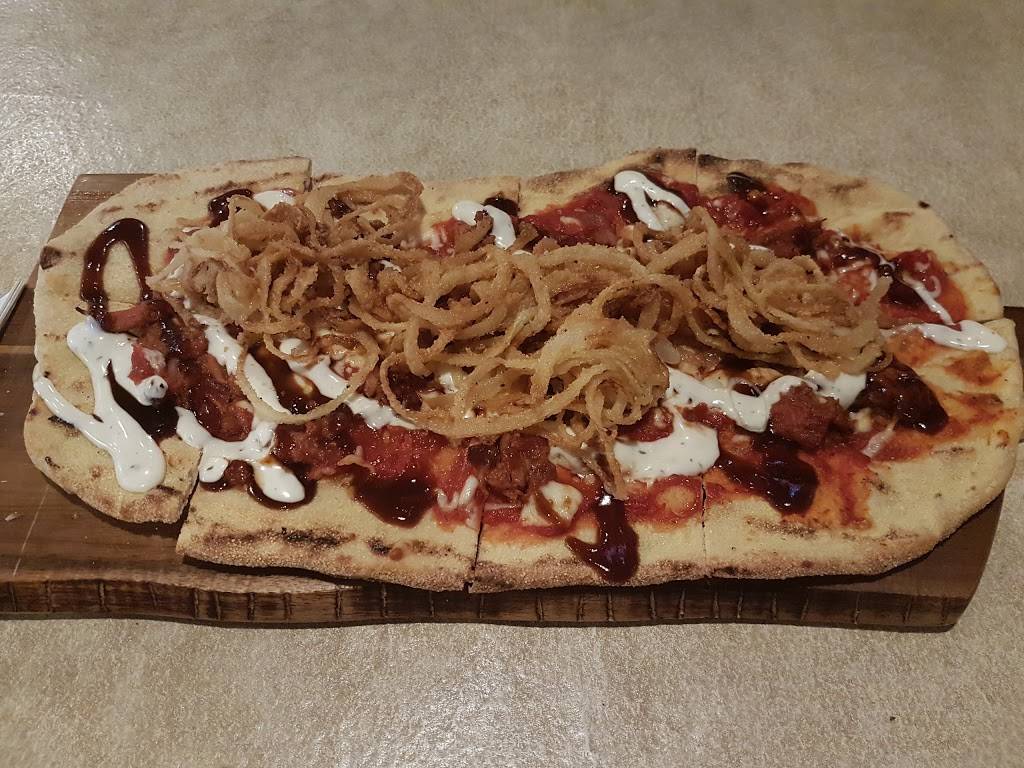 Shoeless Joes Sports Grill | restaurant | 17 McPherson Dr, Napanee, ON K7R 3L1, Canada | 6133545558 OR +1 613-354-5558