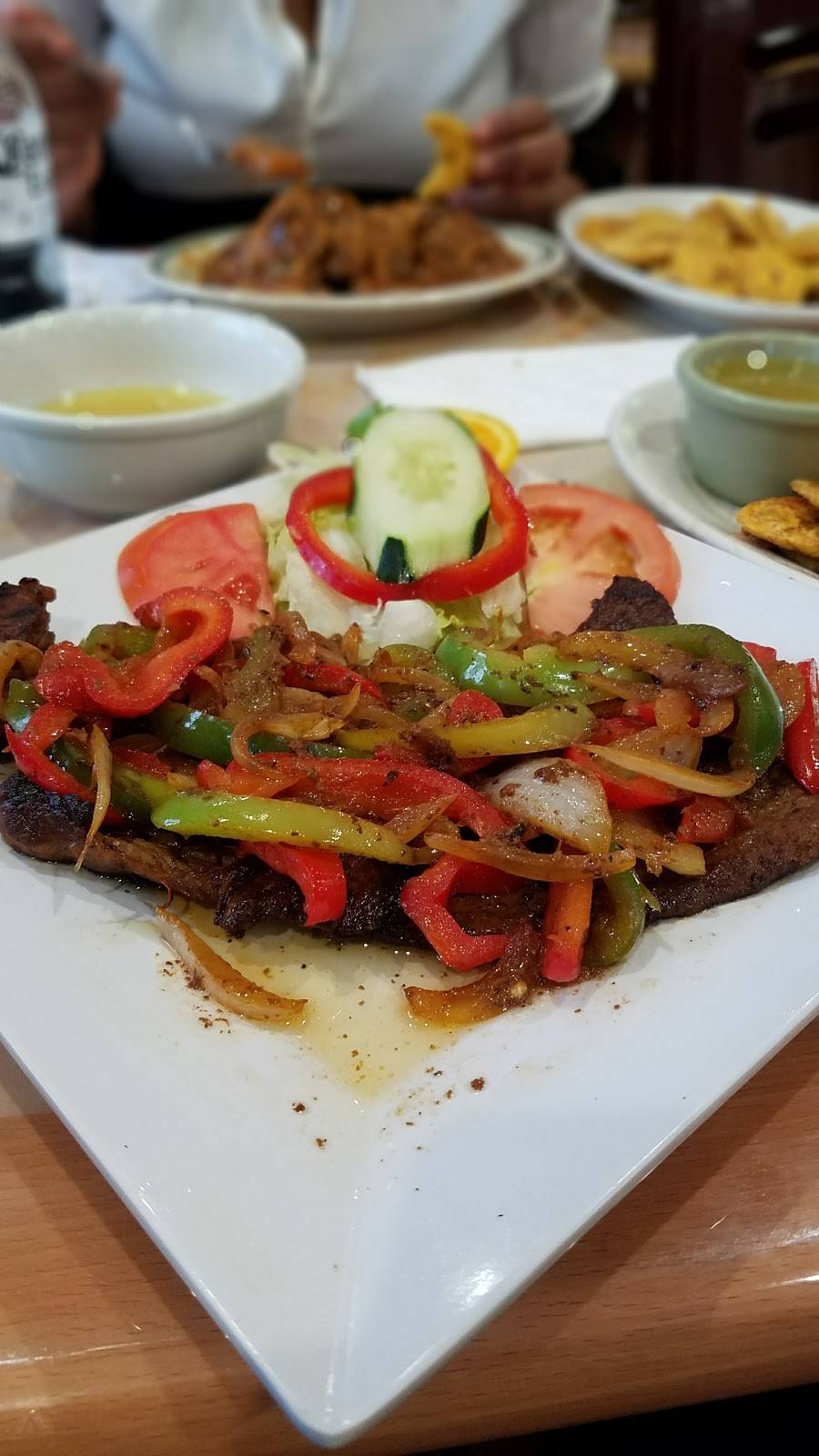 Campo Bello | restaurant | 1 Tompkins Ave, Staten Island, NY 10304, USA | 7184481496 OR +1 718-448-1496