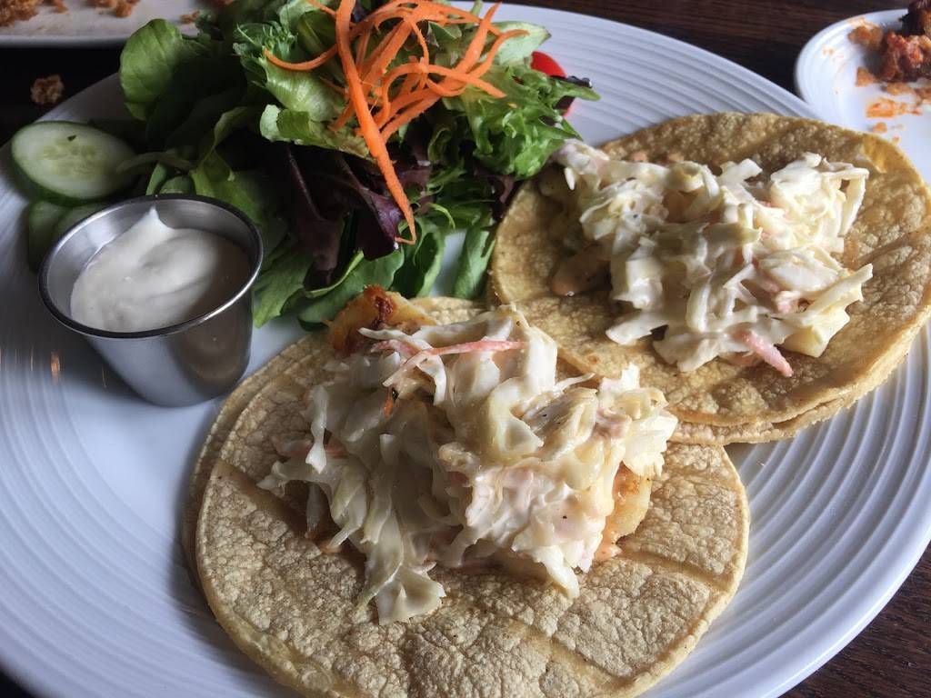 Gus Corner Grille | restaurant | 28800 Waukegan Rd, Lake Bluff, IL 60044, USA | 8476044351 OR +1 847-604-4351