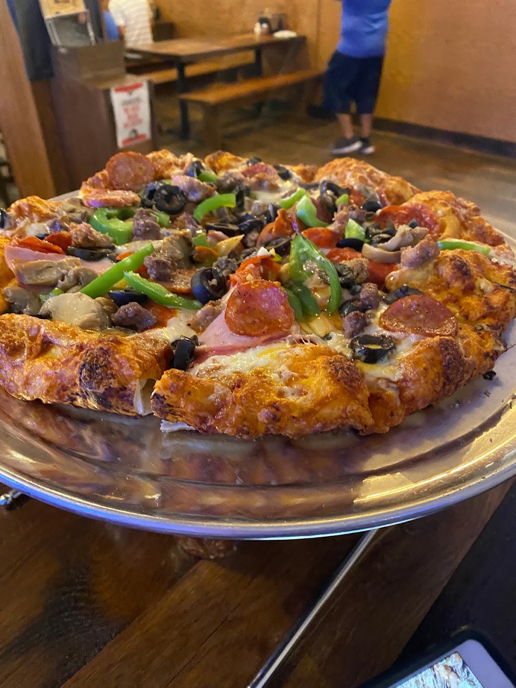 Me-n-Eds Pizzeria and Crafthouse | restaurant | 750 Price St, Pismo Beach, CA 93449, USA | 8055563636 OR +1 805-556-3636