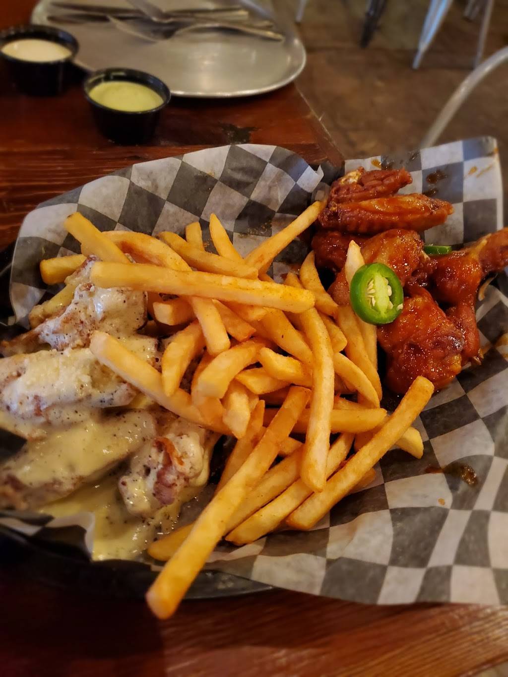 Hardware Pizza | restaurant | 131 SW Broad St, Lyons, GA 30436, USA | 9124033336 OR +1 912-403-3336