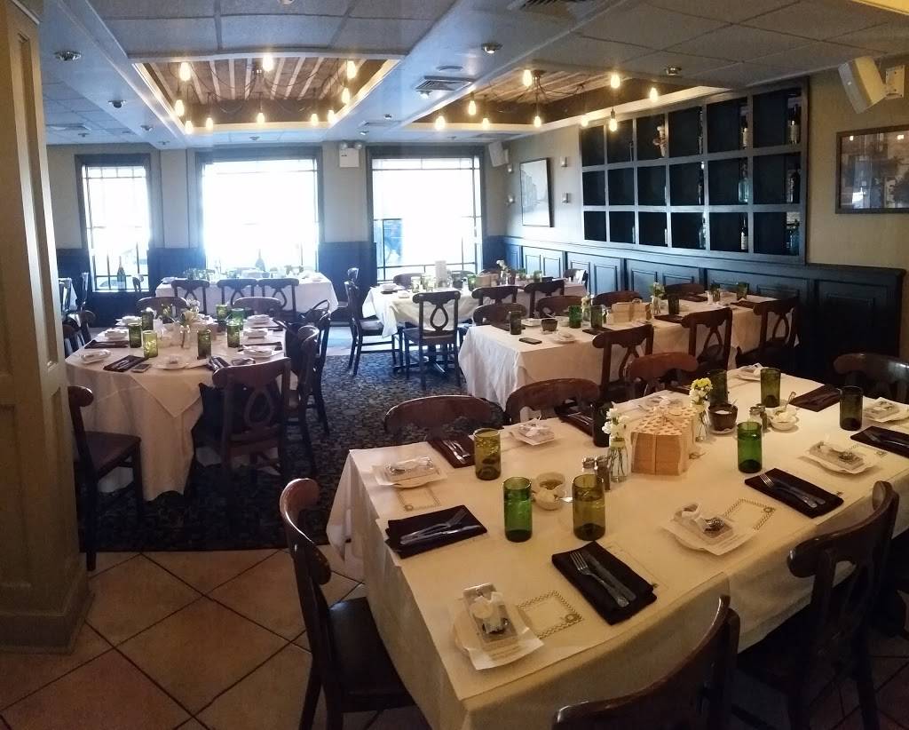 Tony Colombos | restaurant | 208 Sunrise Hwy, Rockville Centre, NY 11570, USA | 5166781996 OR +1 516-678-1996