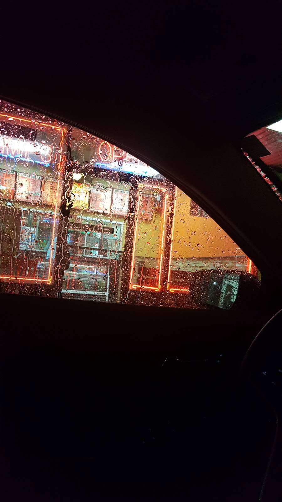 J & J Fish & Chicken | restaurant | 800 N Kedzie Ave #224, Chicago, IL 60651, USA | 7735331995 OR +1 773-533-1995