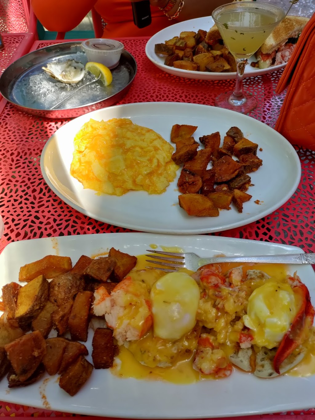 Pinefish | restaurant | 1138 Pine St, Philadelphia, PA 19107, USA | 2675192850 OR +1 267-519-2850